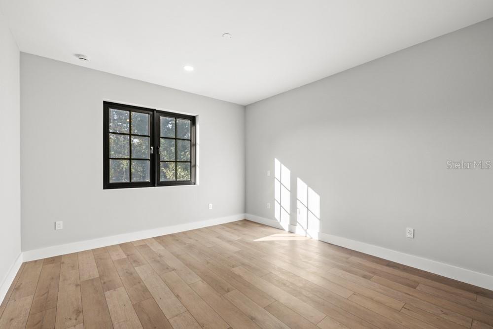 Image 27 of 43 For 1812 Kaley Avenue