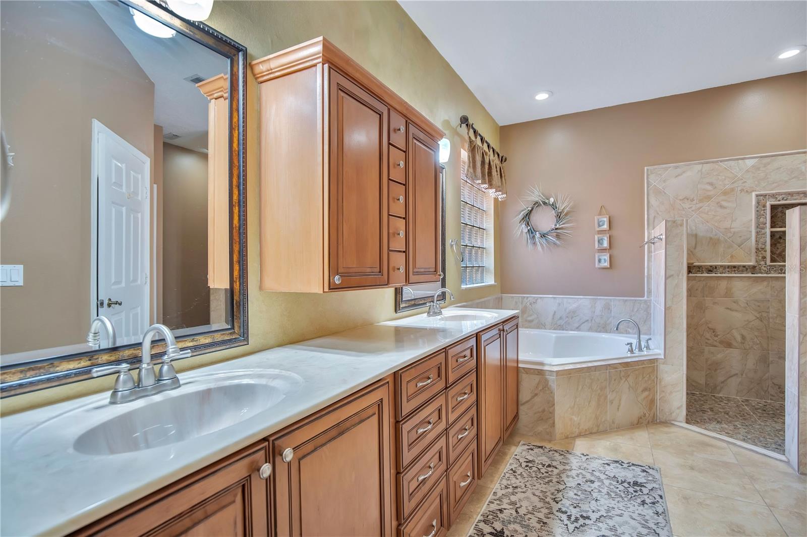 Image 17 of 39 For 1818 Valley Wood Way