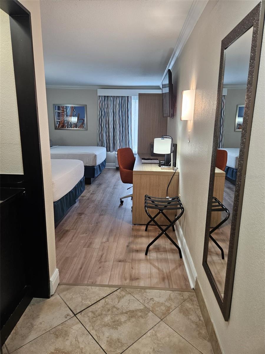 Image 4 of 26 For 3000 Maingate Lane 530