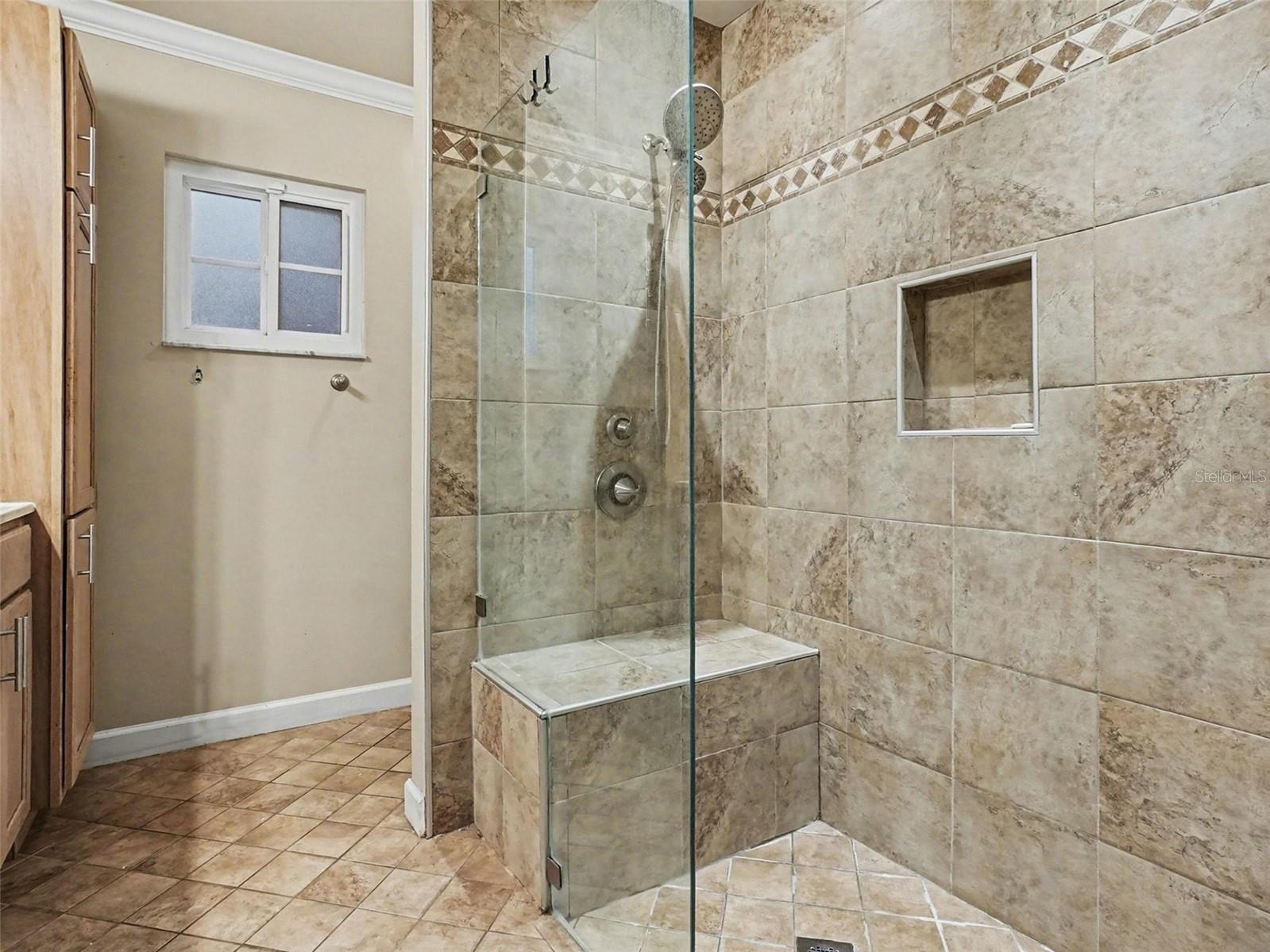 Image 10 of 18 For 112 Greentree Lane