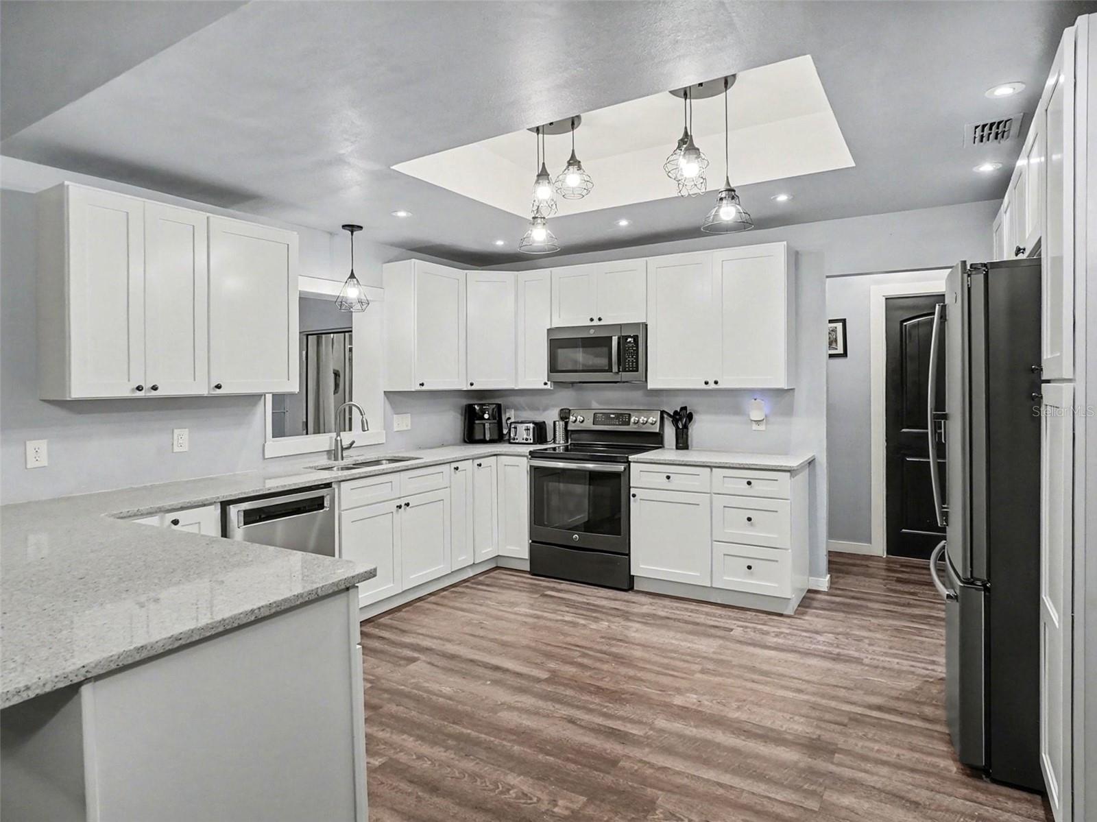 Image 4 of 18 For 112 Greentree Lane