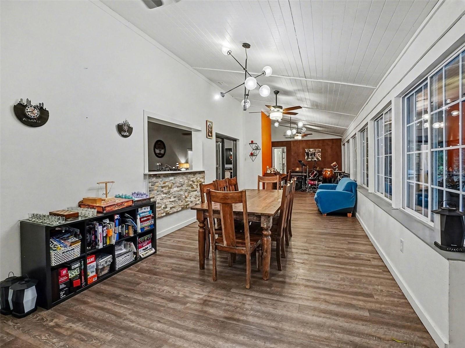 Image 7 of 18 For 112 Greentree Lane