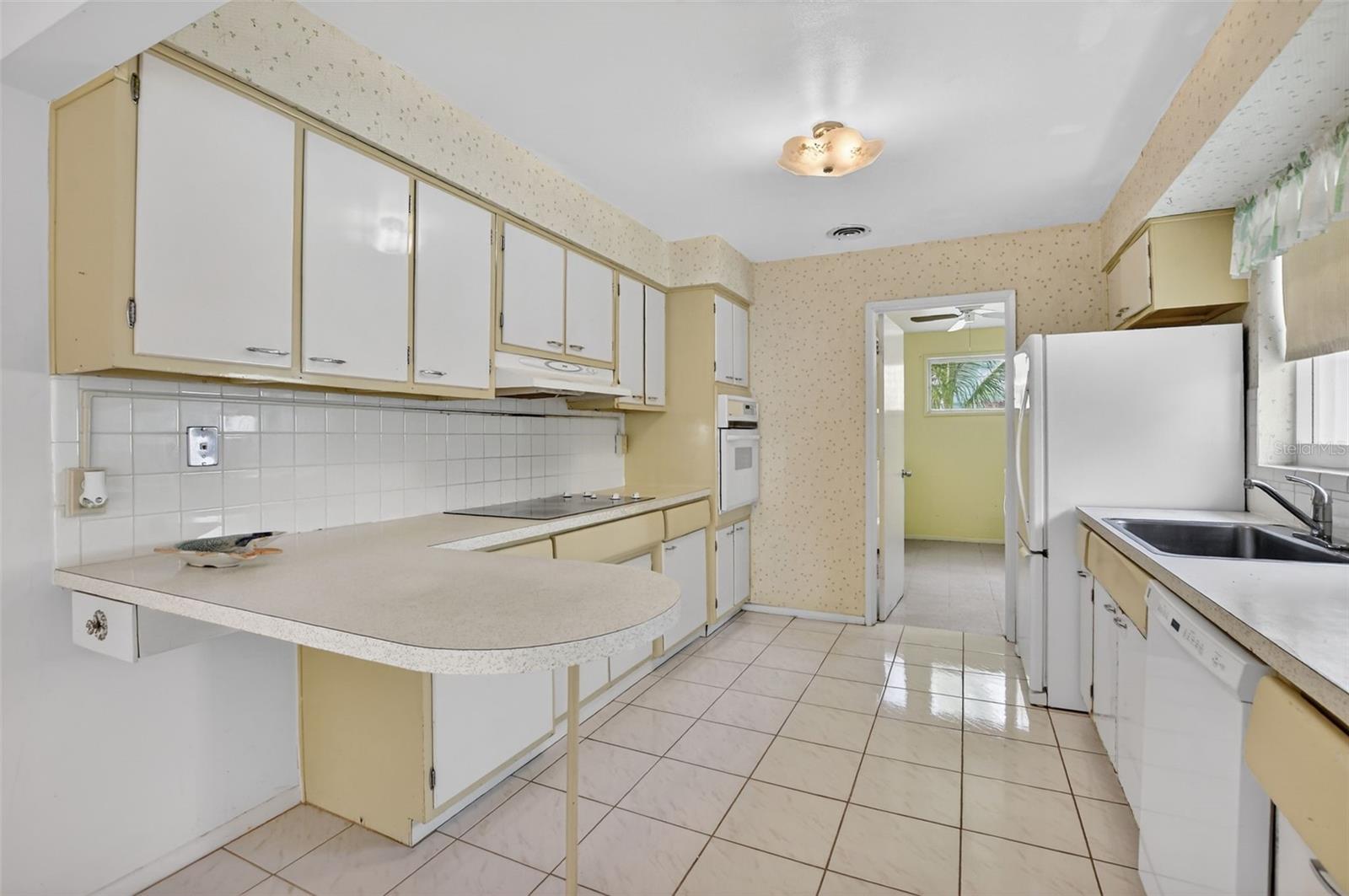 Image 16 of 58 For 450 12th Avenue