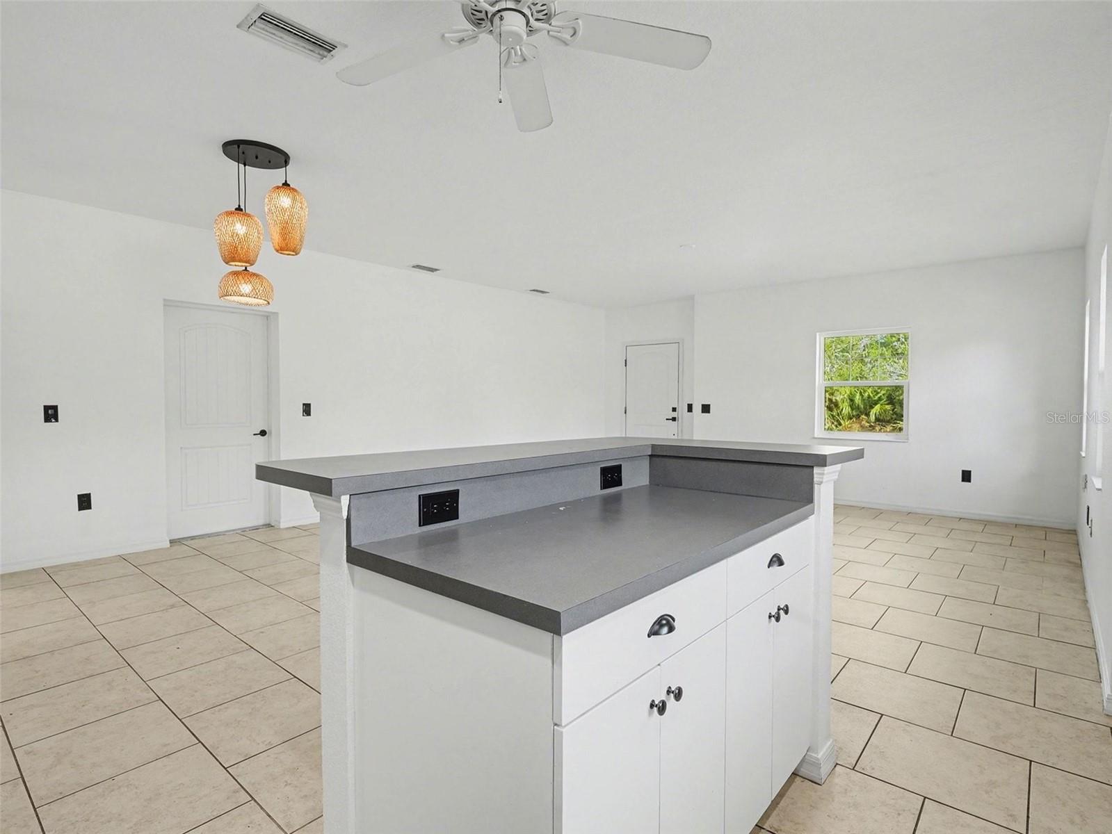 Image 4 of 22 For 4539 Horseshoe Avenue