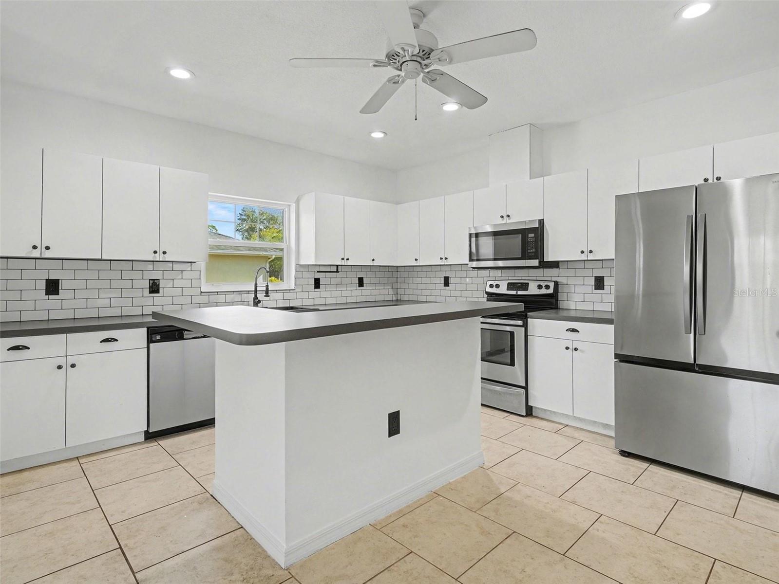 Image 8 of 22 For 4539 Horseshoe Avenue