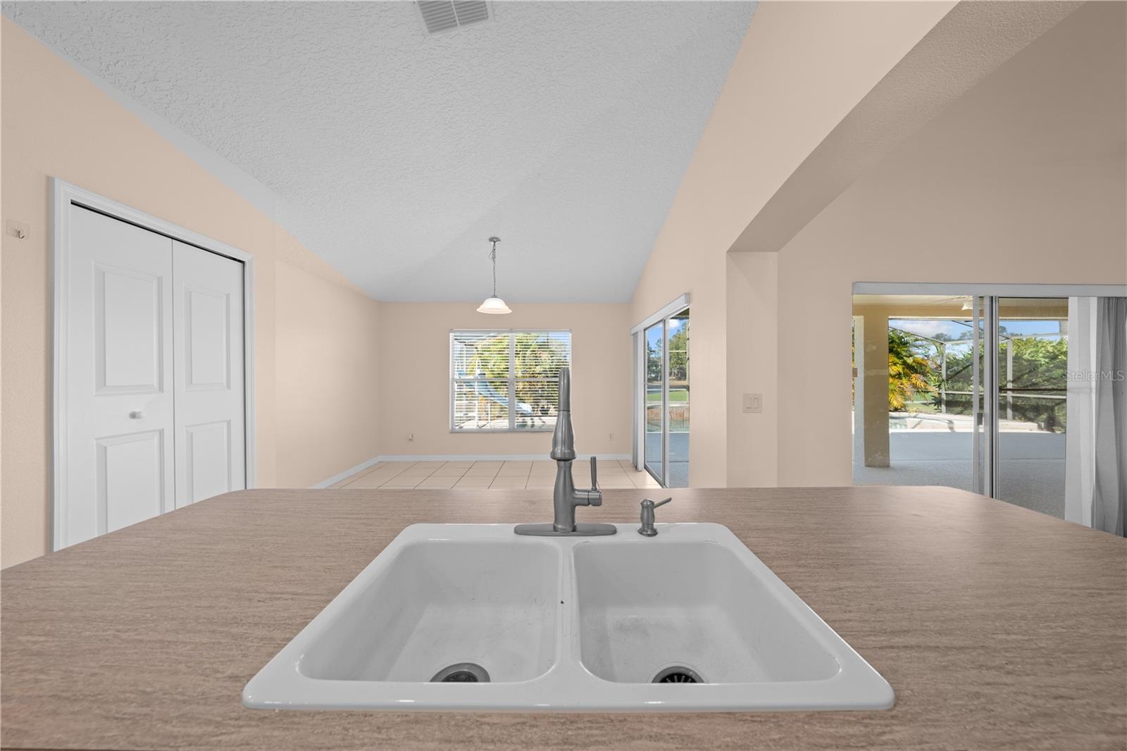 Image 22 of 90 For 1020 Golf Course Parkway