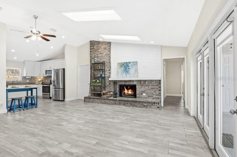 Image 10 of 40 For 1351 Suzanne Way