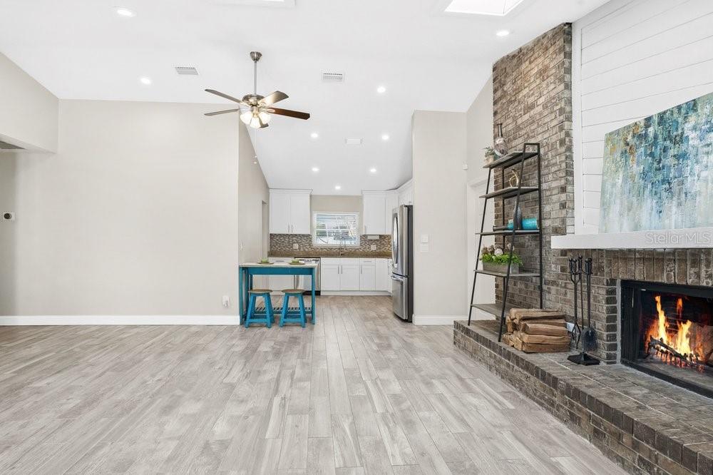 Image 11 of 40 For 1351 Suzanne Way