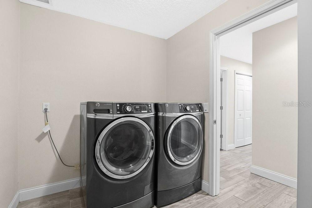 Image 24 of 40 For 1351 Suzanne Way