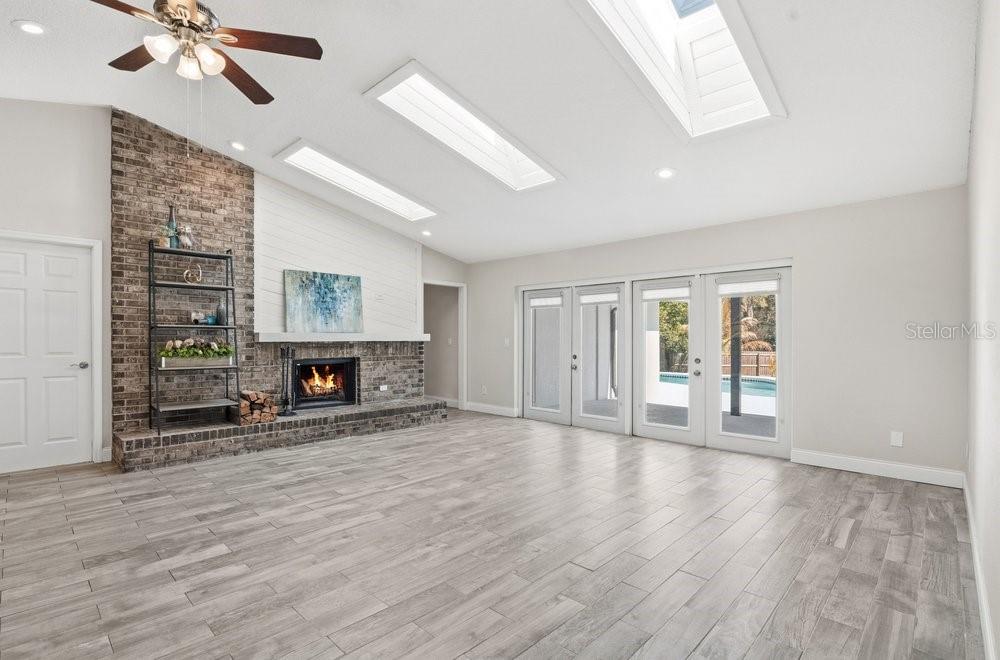 Image 9 of 40 For 1351 Suzanne Way