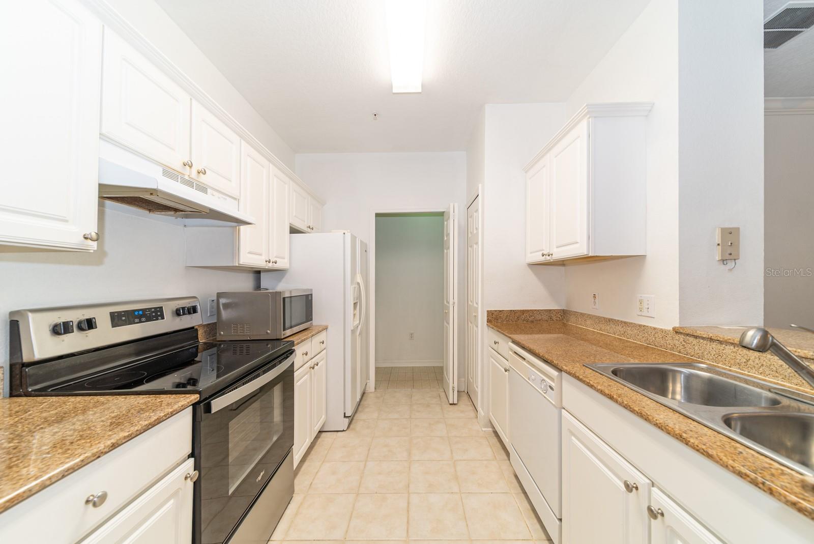 Image 10 of 63 For 1300 Eastern Pecan Place 208