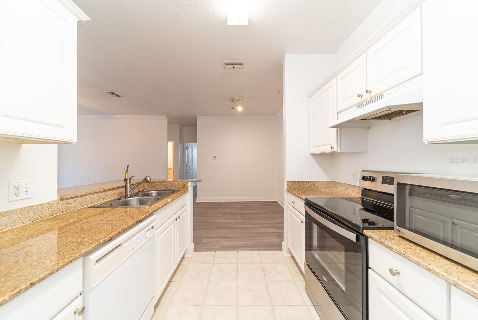 Image 17 of 63 For 1300 Eastern Pecan Place 208