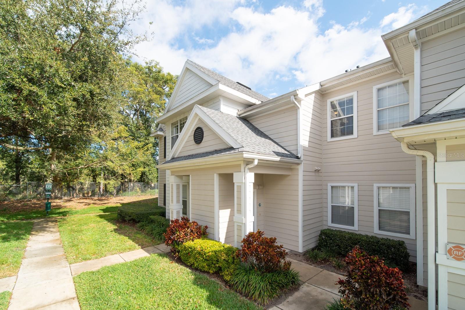 Image 3 of 63 For 1300 Eastern Pecan Place 208