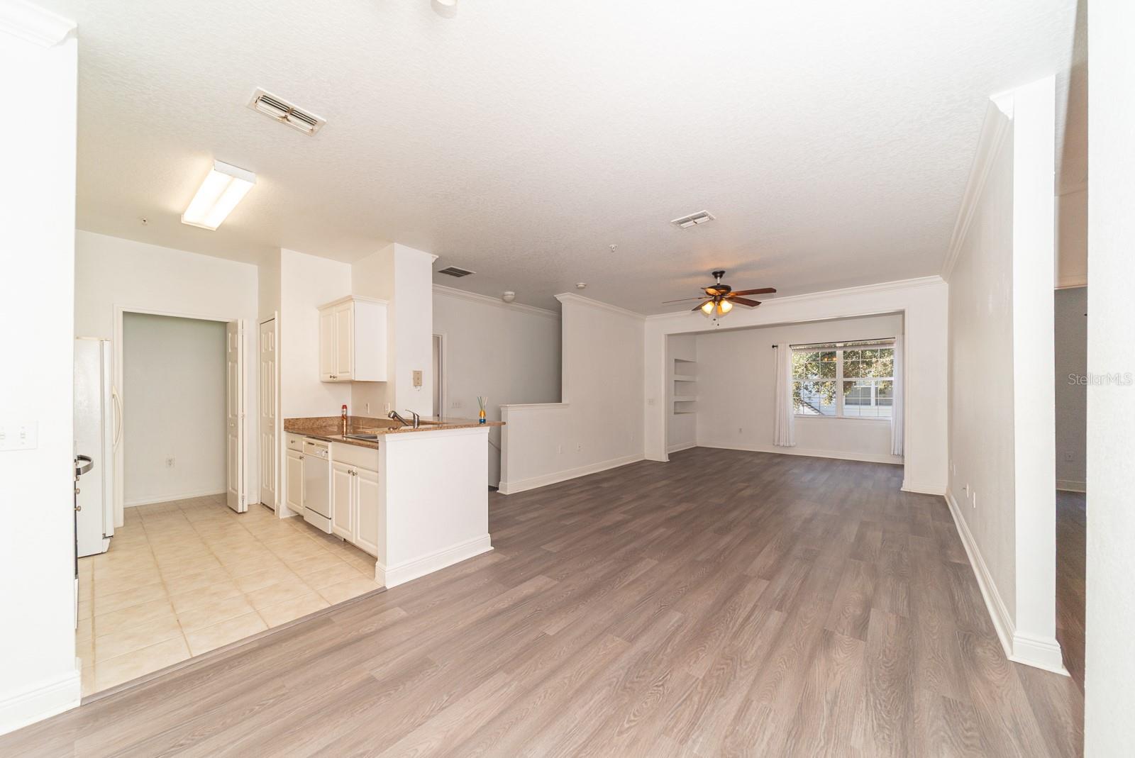 Image 5 of 63 For 1300 Eastern Pecan Place 208