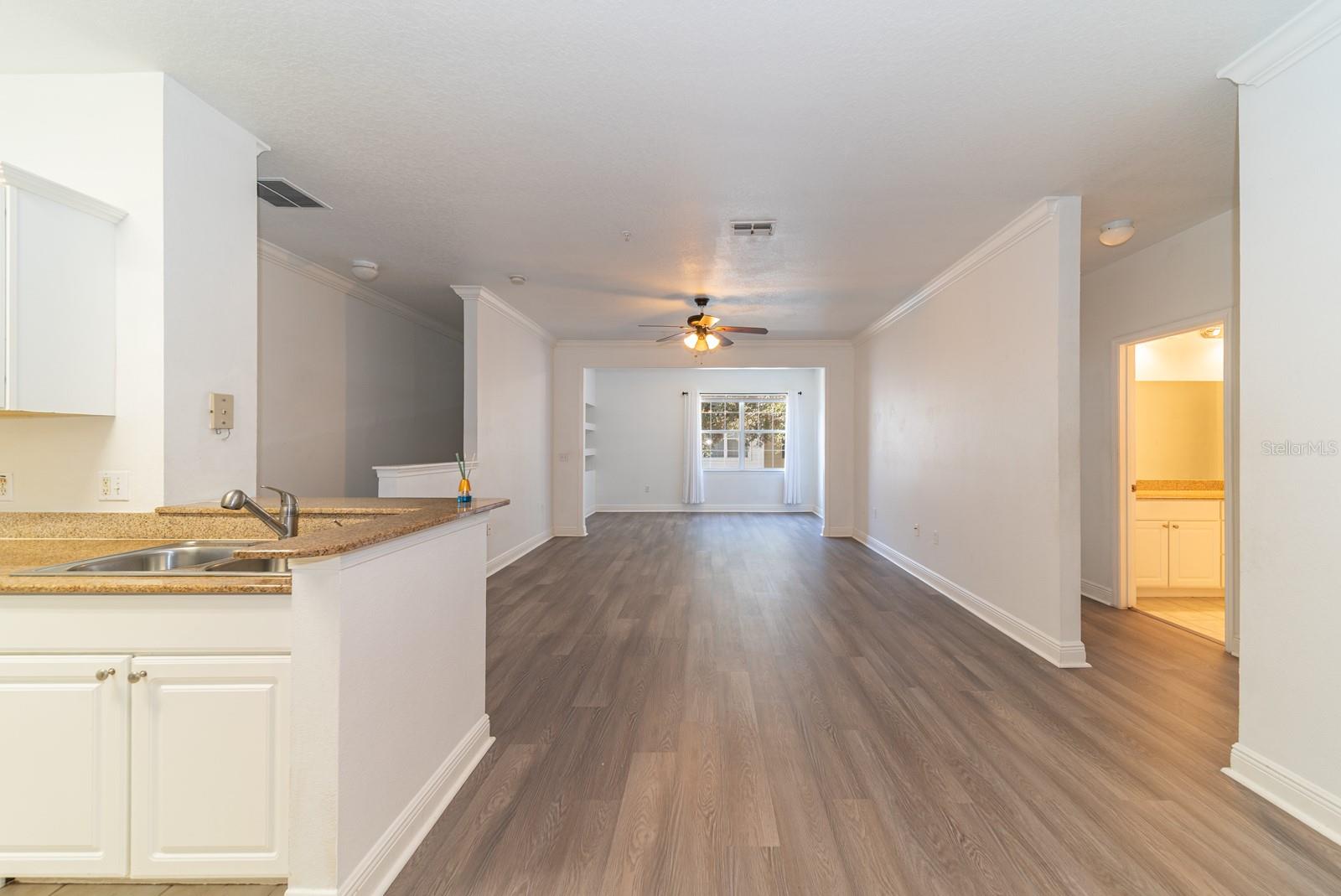 Image 9 of 63 For 1300 Eastern Pecan Place 208