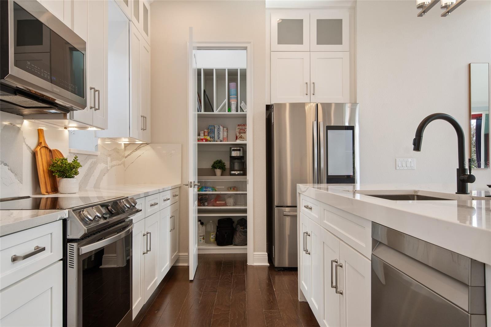 Image 12 of 97 For 13866 Walcott Avenue