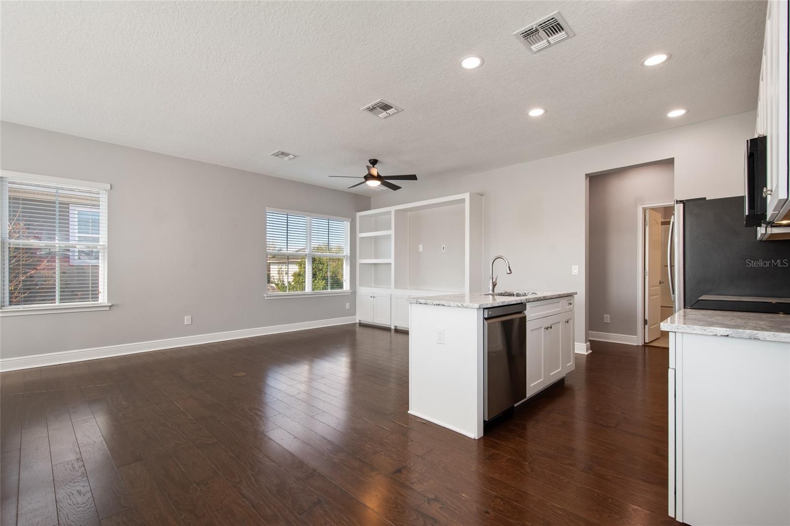 Image 72 of 97 For 13866 Walcott Avenue