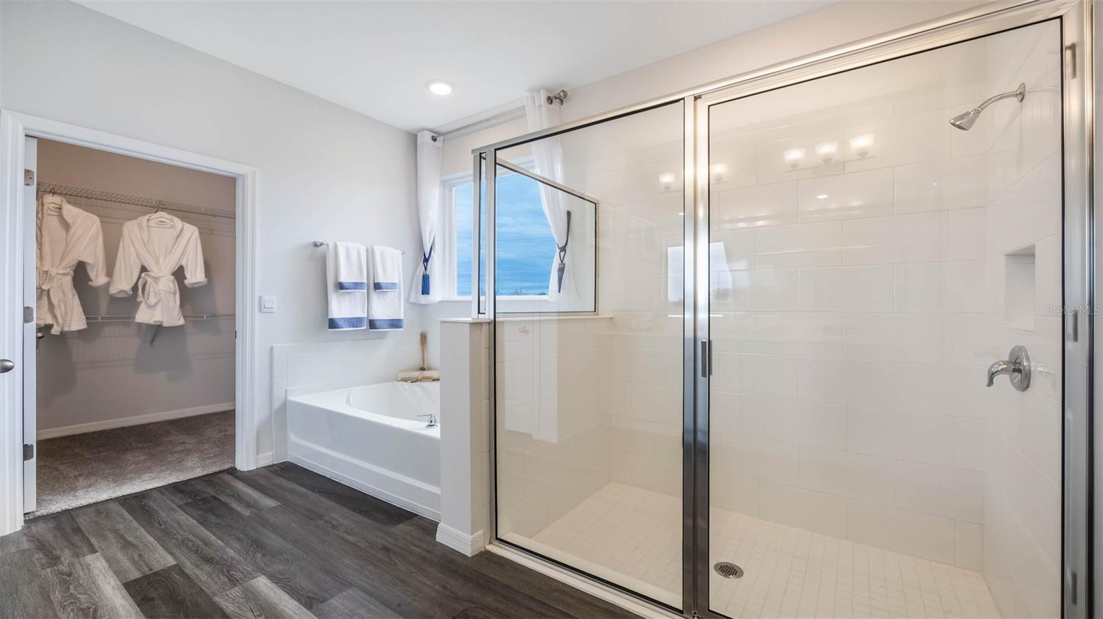 Image 23 of 73 For 2960 House Finch Road