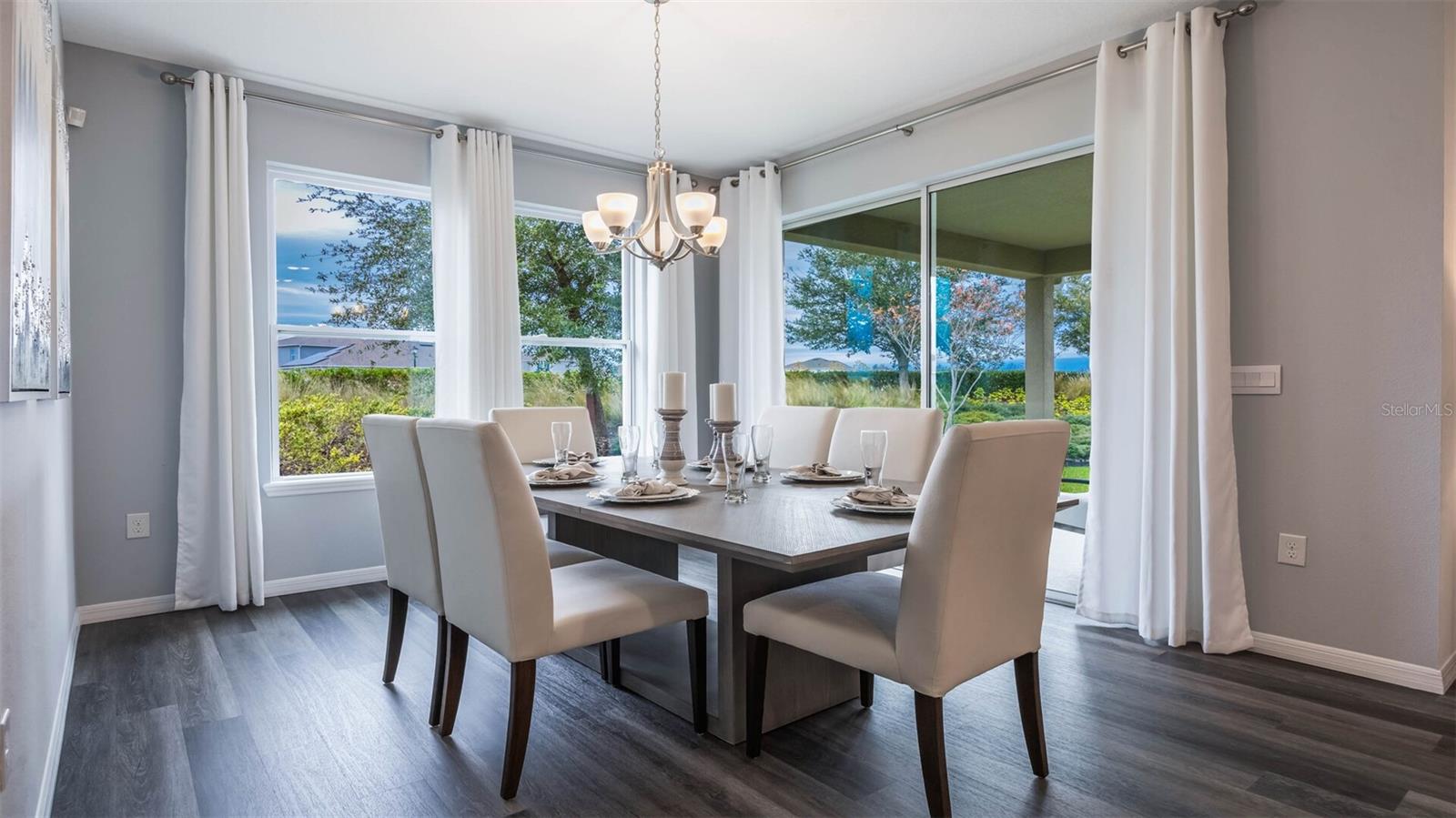 Image 4 of 73 For 2960 House Finch Road