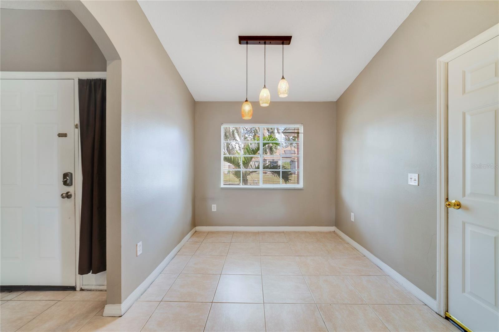 Image 4 of 26 For 226 Paradise Woods Court