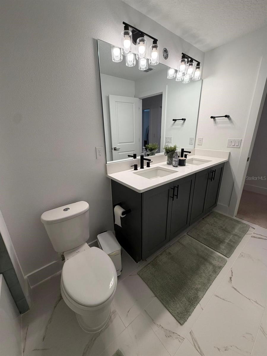 Image 32 of 44 For 17231 Melogold Way