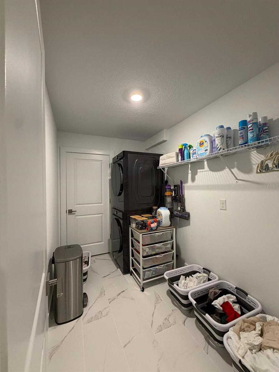 Image 38 of 44 For 17231 Melogold Way