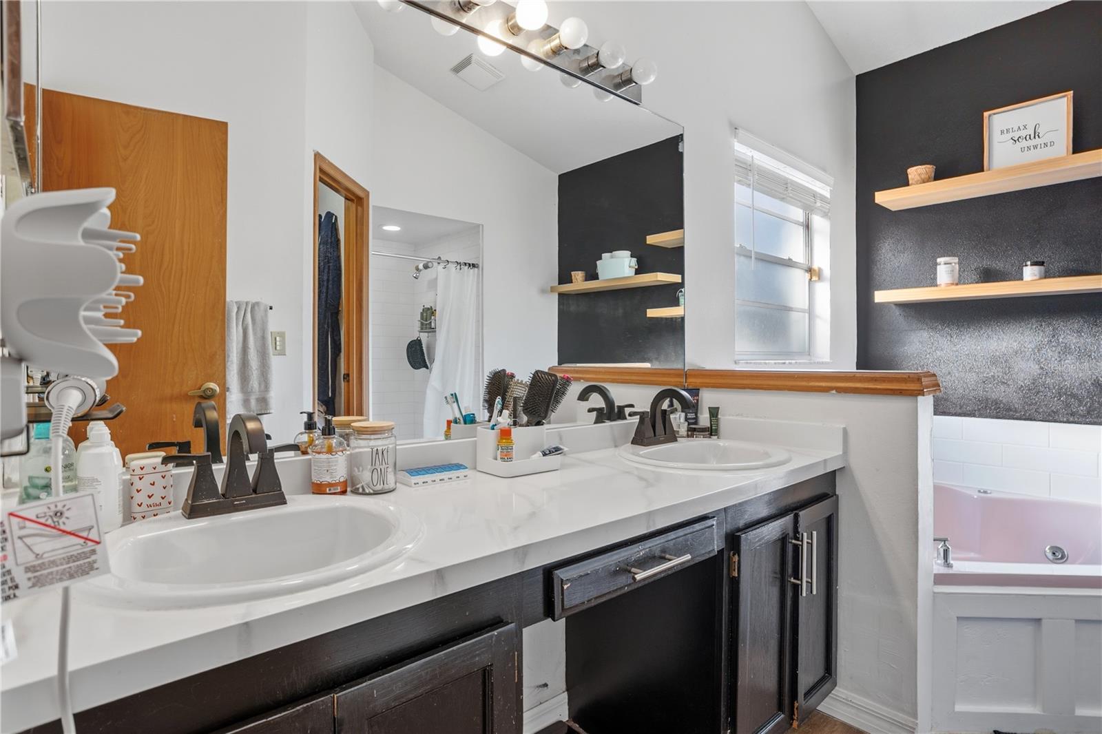 Image 20 of 50 For 707 Kellys Cove