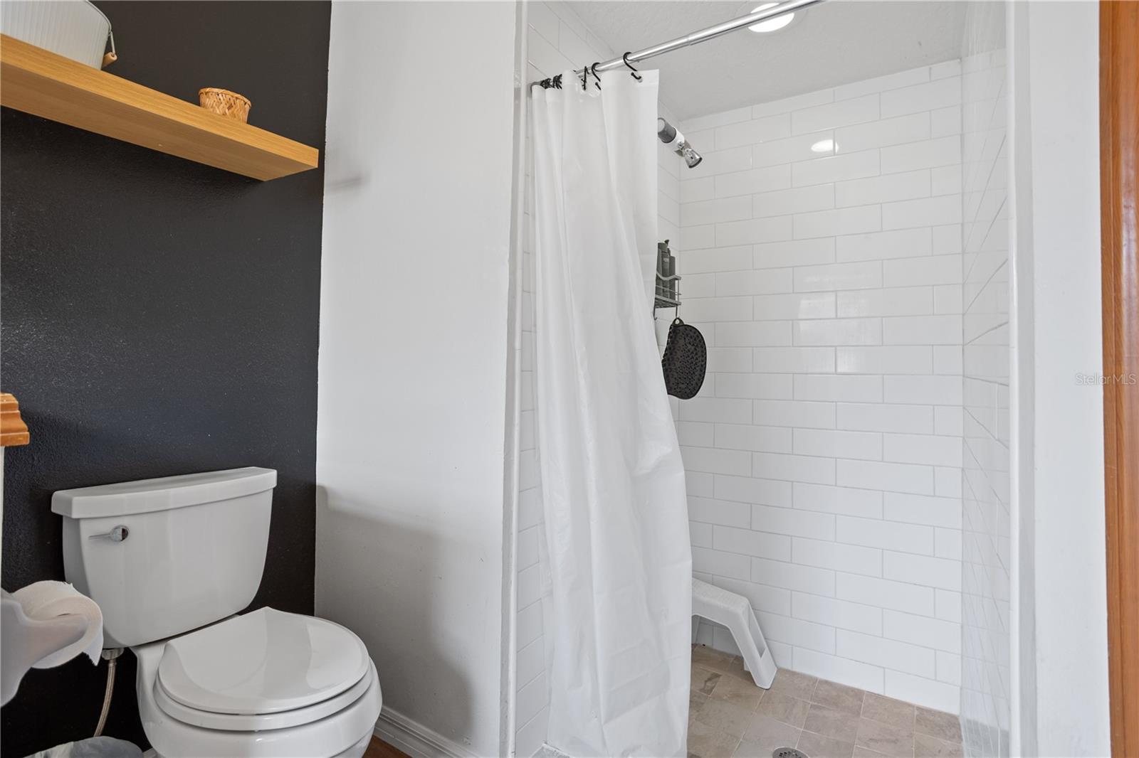 Image 23 of 50 For 707 Kellys Cove