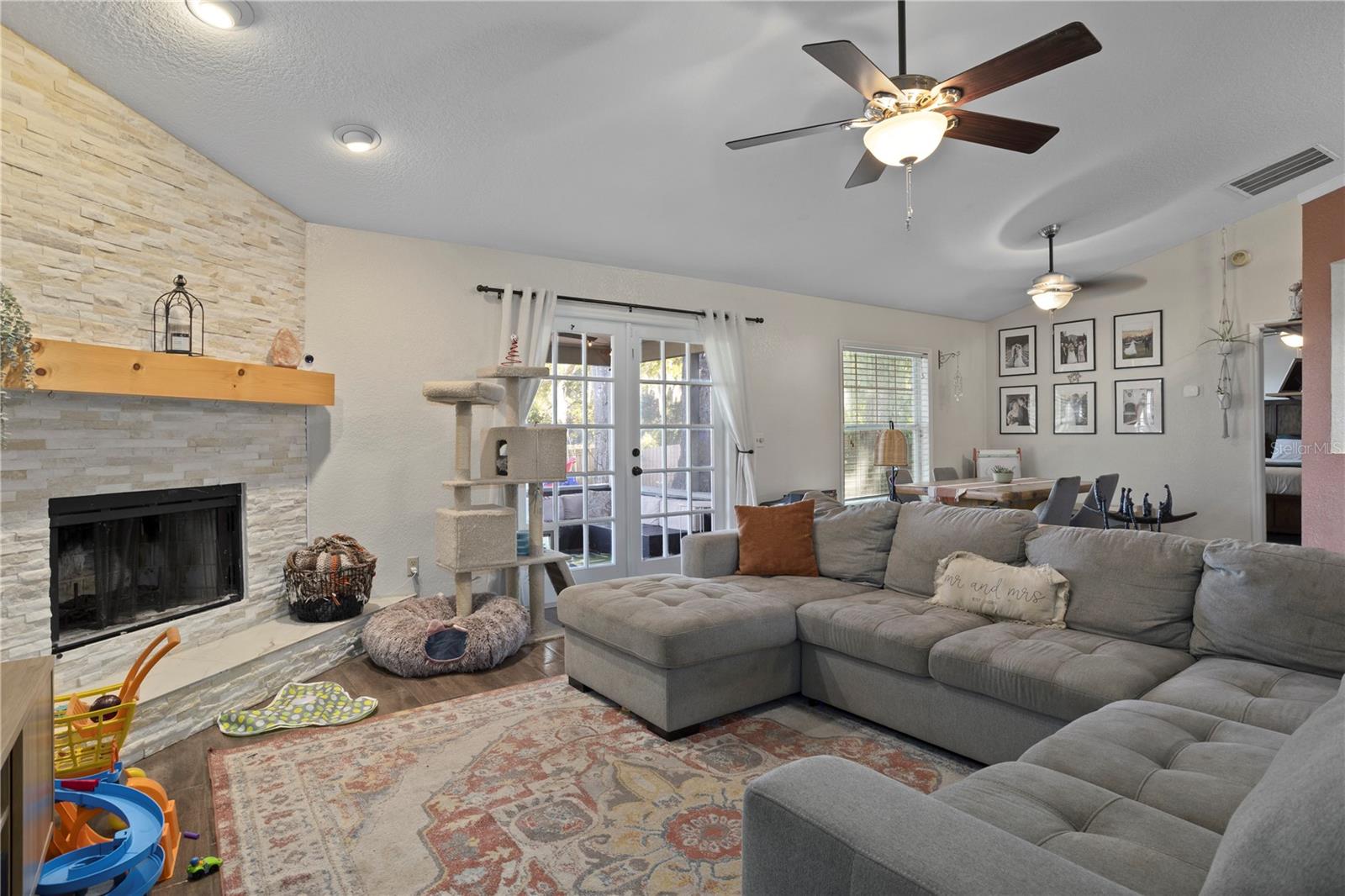 Image 8 of 50 For 707 Kellys Cove