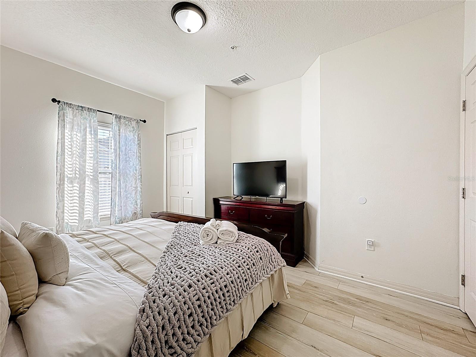 Image 16 of 34 For 8986 Shine Drive