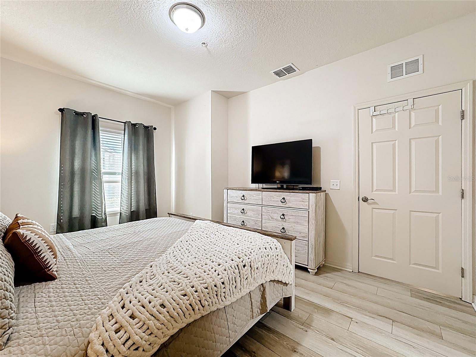 Image 20 of 34 For 8986 Shine Drive