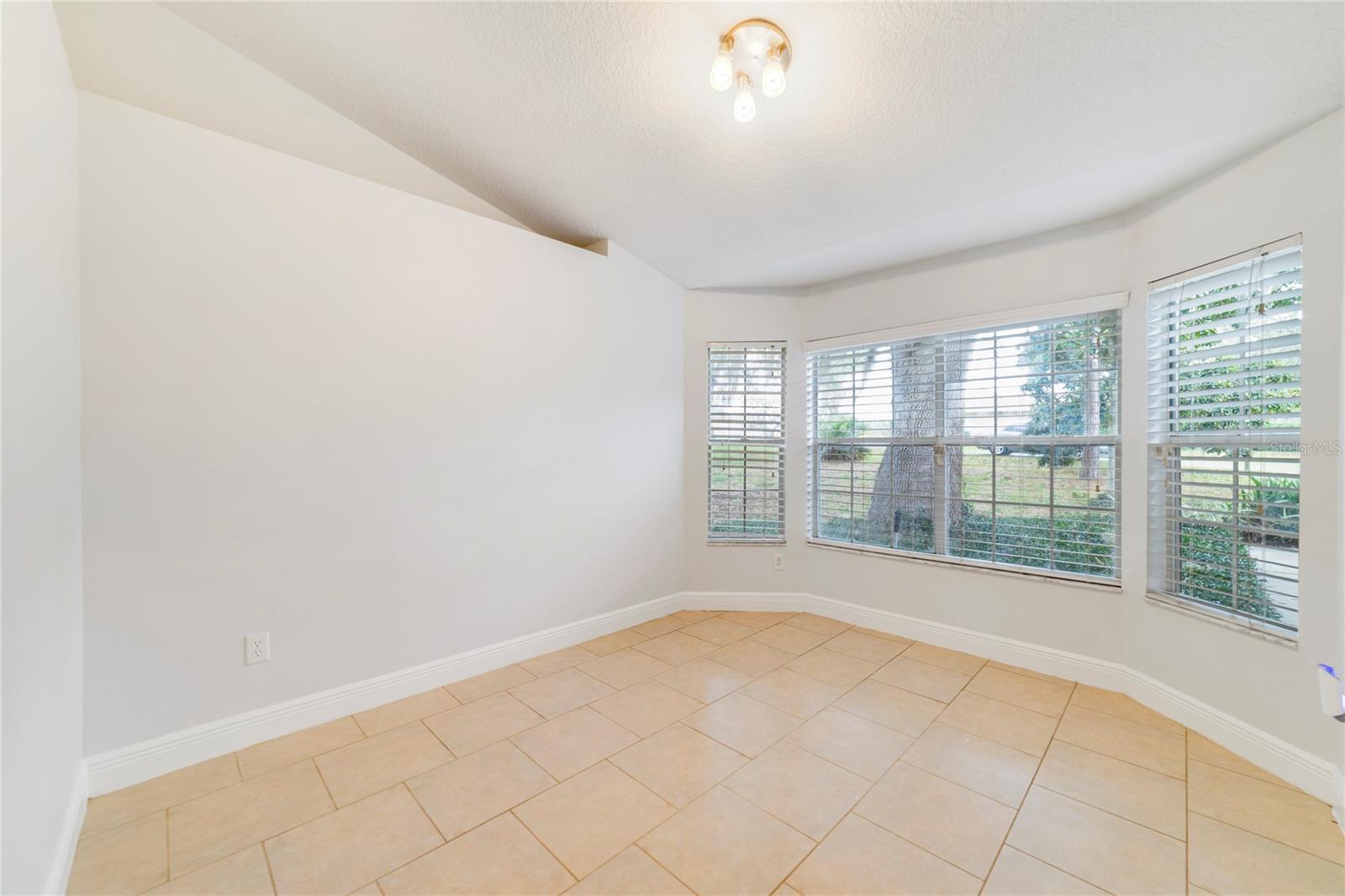 Image 13 of 25 For 210 Meadow Green Drive