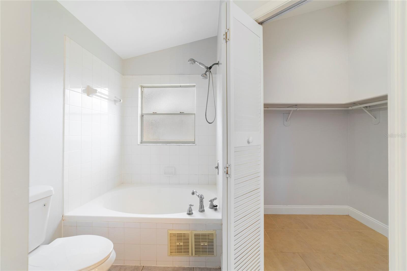 Image 6 of 25 For 210 Meadow Green Drive