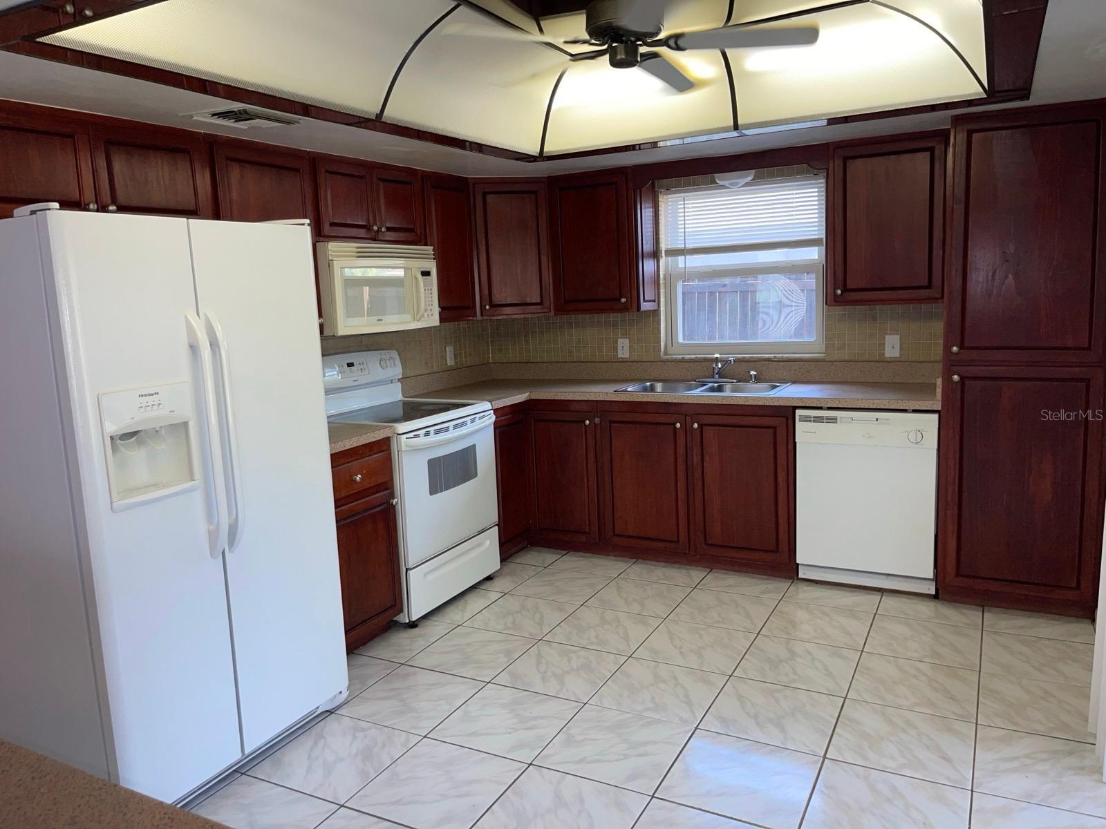 Image 10 of 39 For 1392 San Diego Court