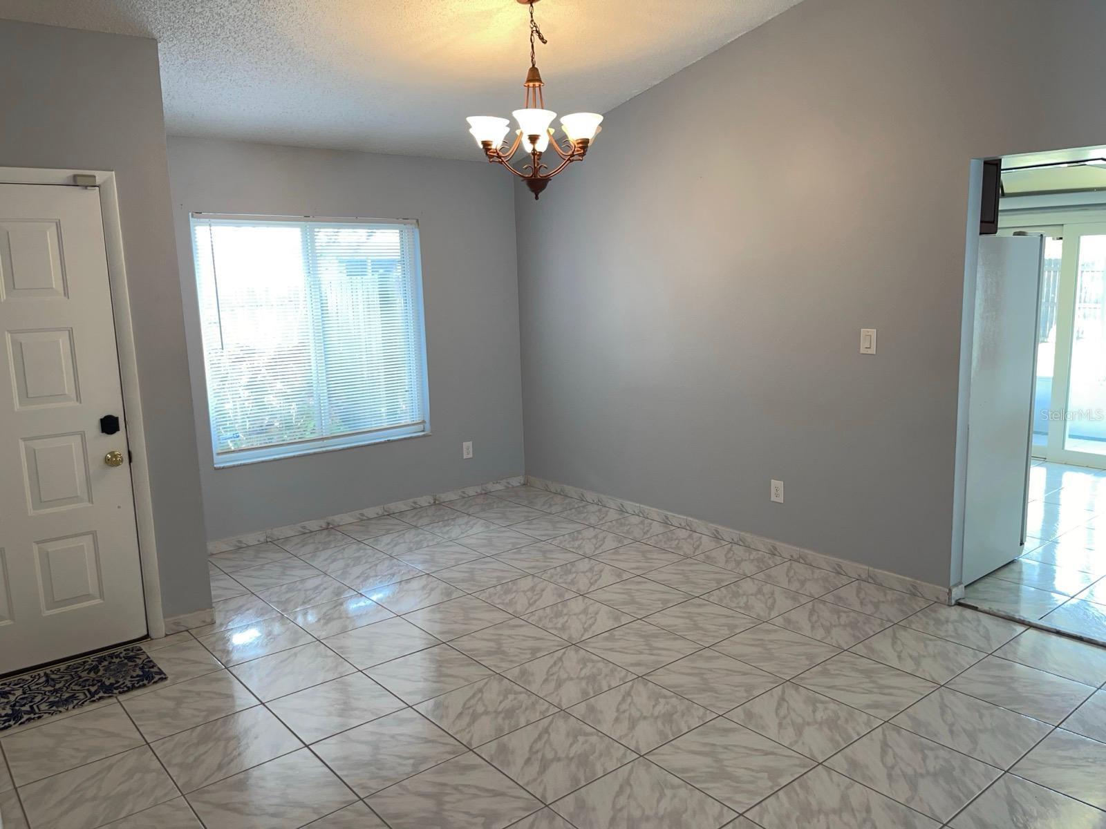 Image 12 of 39 For 1392 San Diego Court