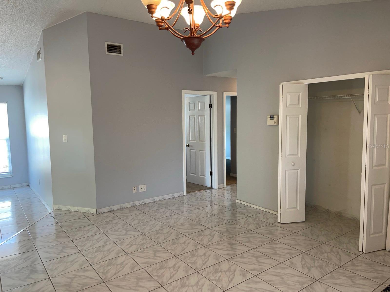 Image 4 of 39 For 1392 San Diego Court