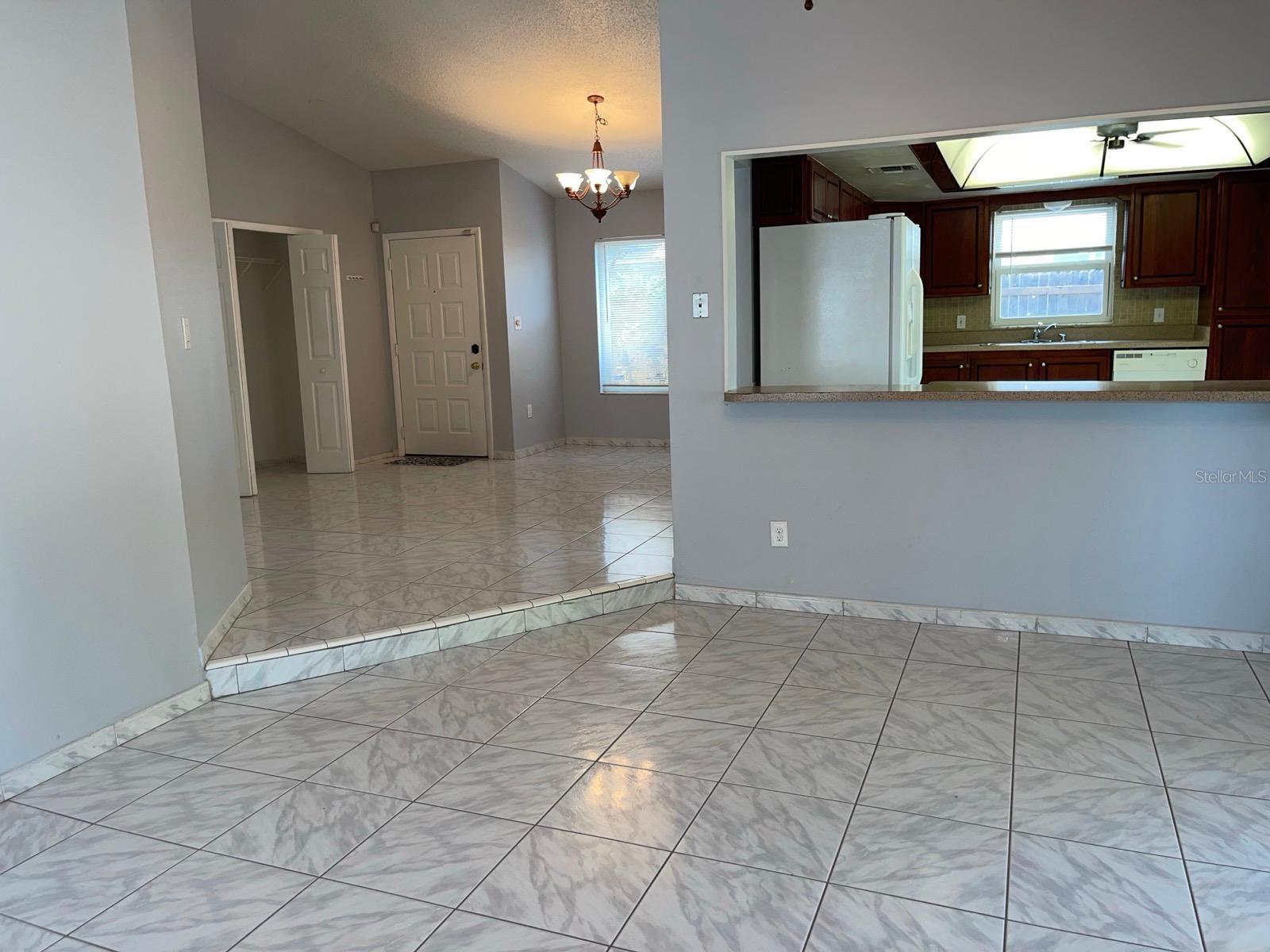 Image 8 of 39 For 1392 San Diego Court