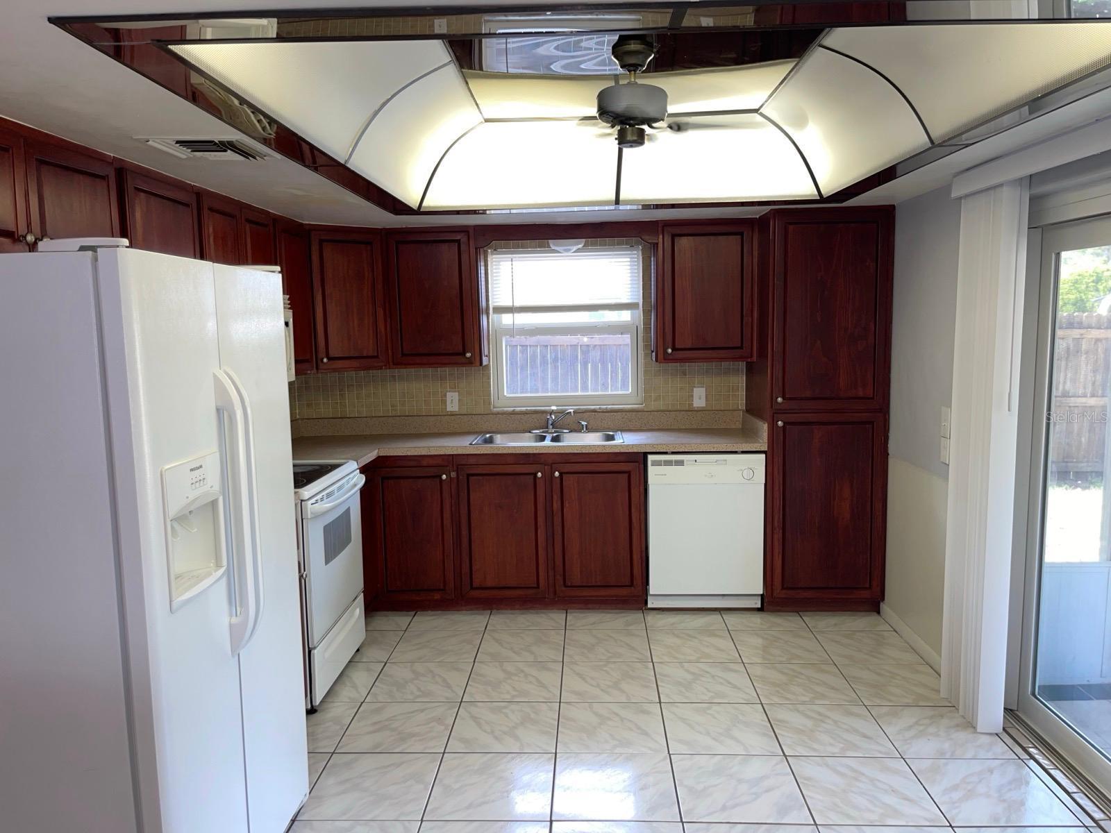 Image 9 of 39 For 1392 San Diego Court