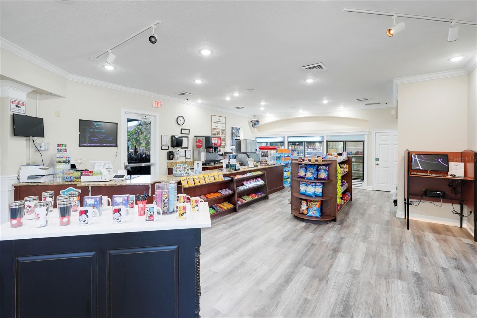 Image 41 of 59 For 8202 Fan Palm Way