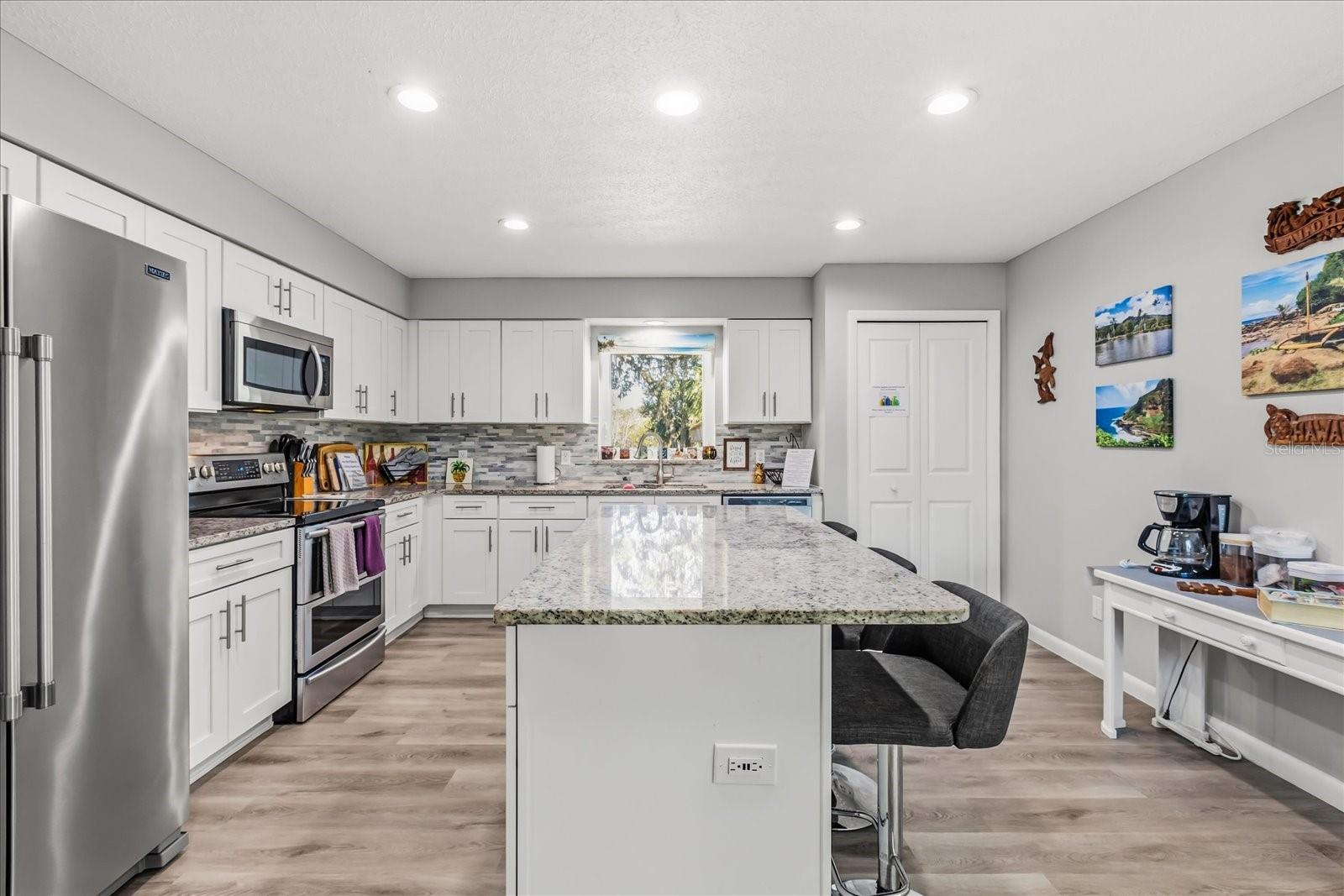 Listing photo id 11 for 1423 Lagoon Point