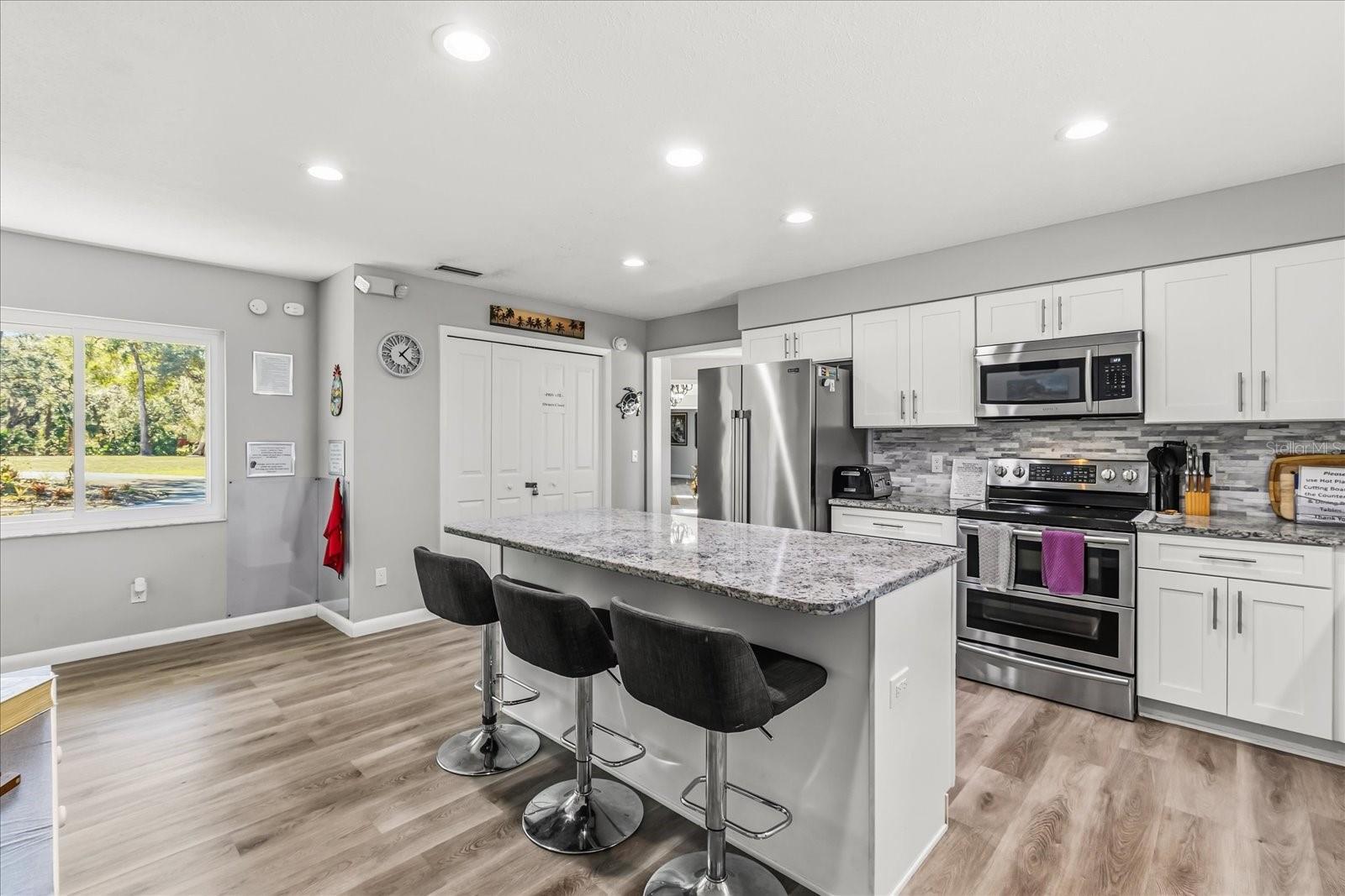 Listing photo id 13 for 1423 Lagoon Point