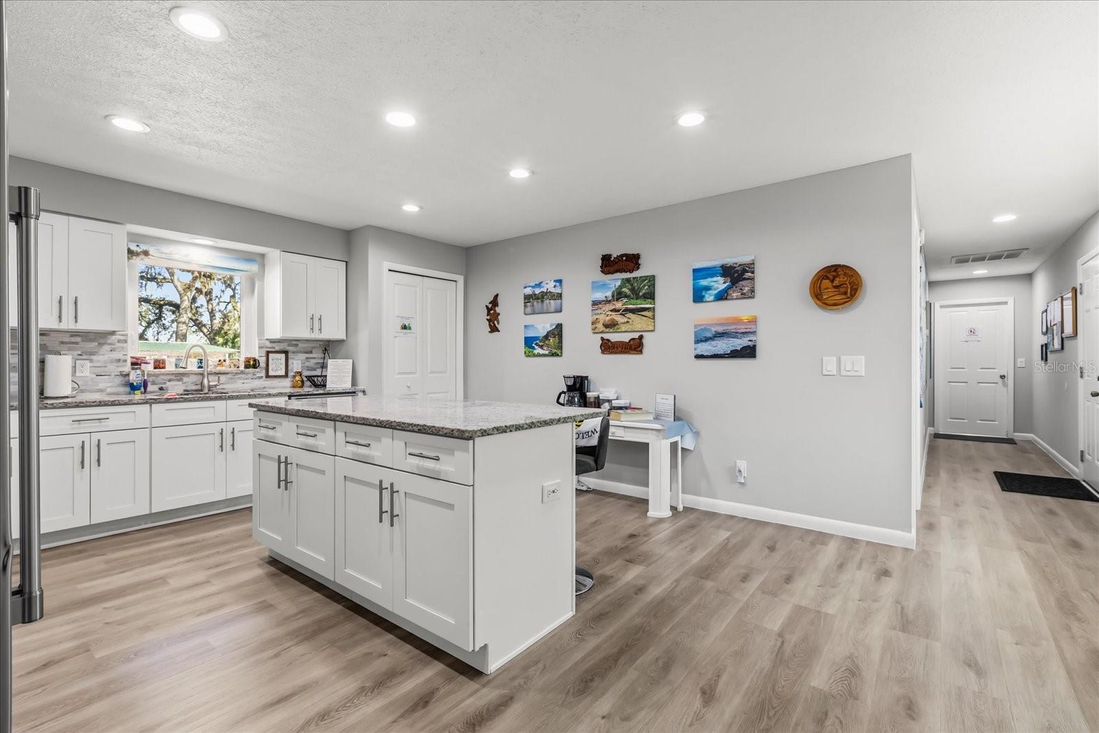 Listing photo id 14 for 1423 Lagoon Point