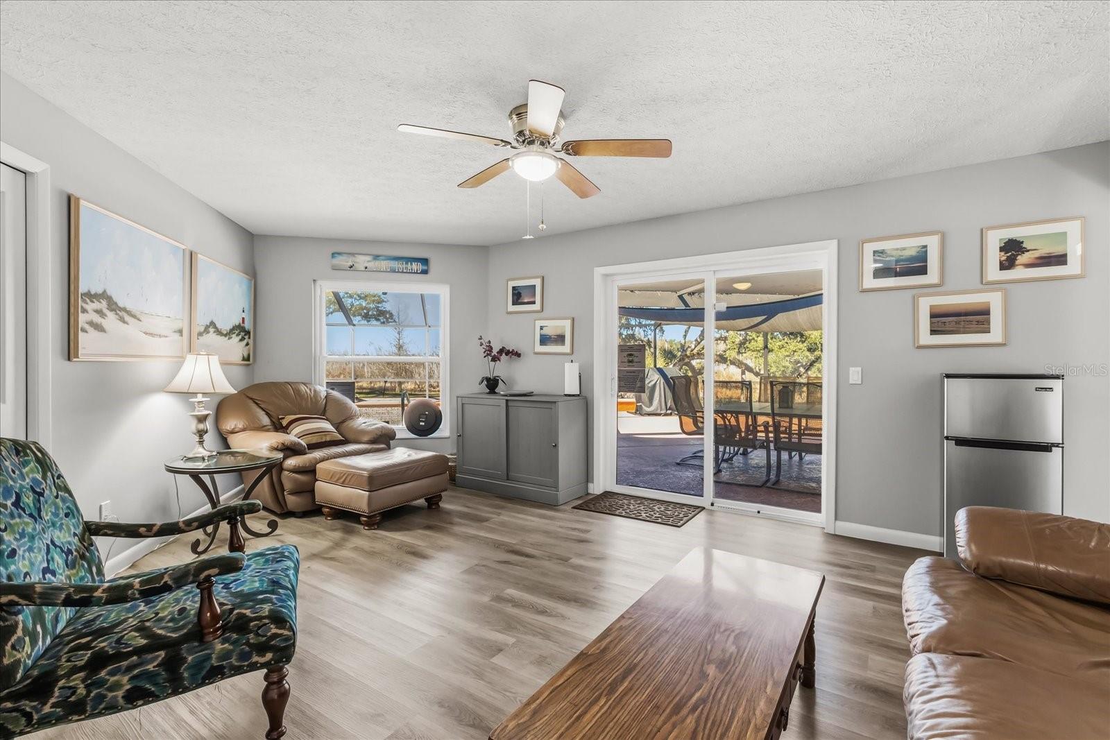 Listing photo id 15 for 1423 Lagoon Point