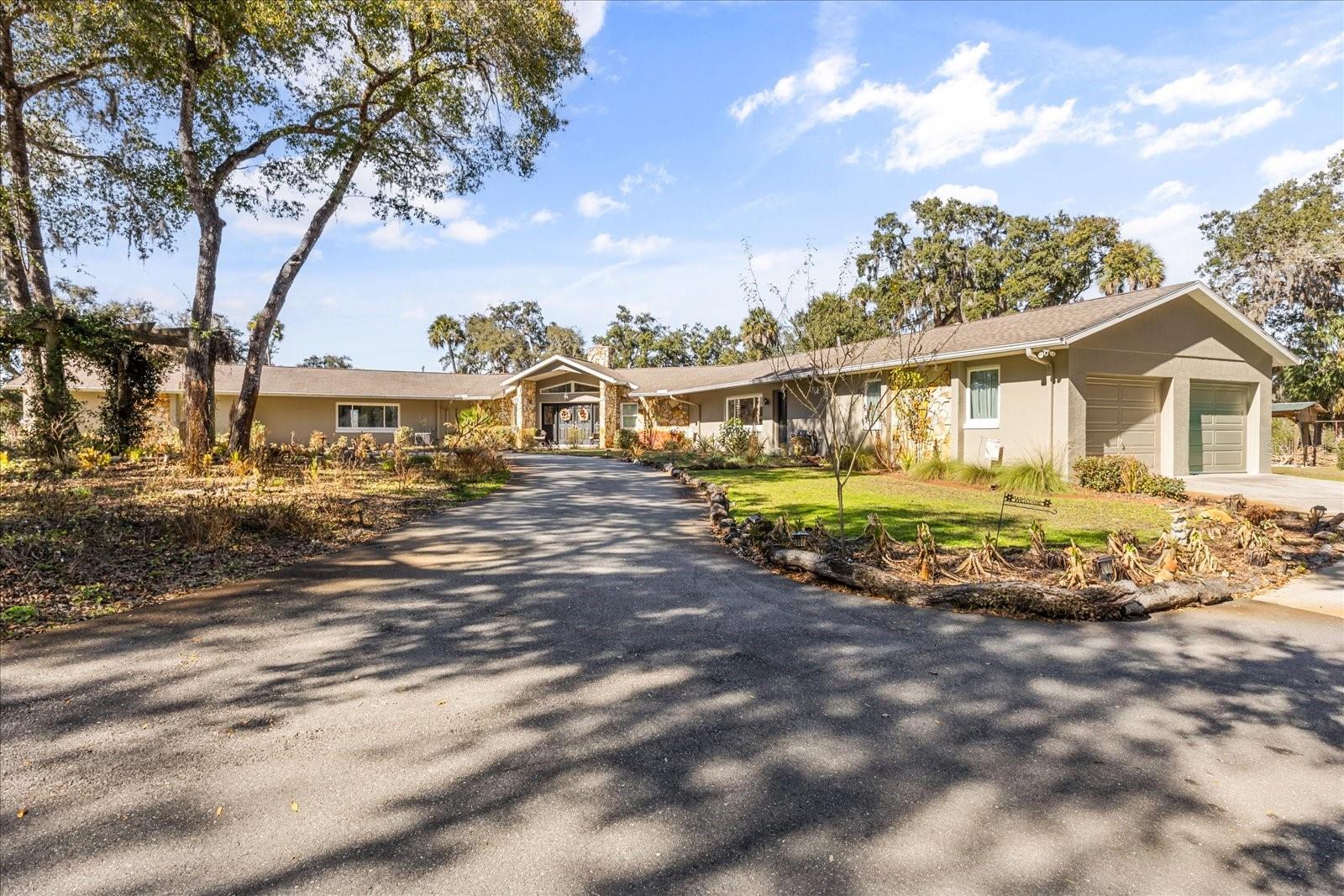 Listing photo id 0 for 1423 Lagoon Point