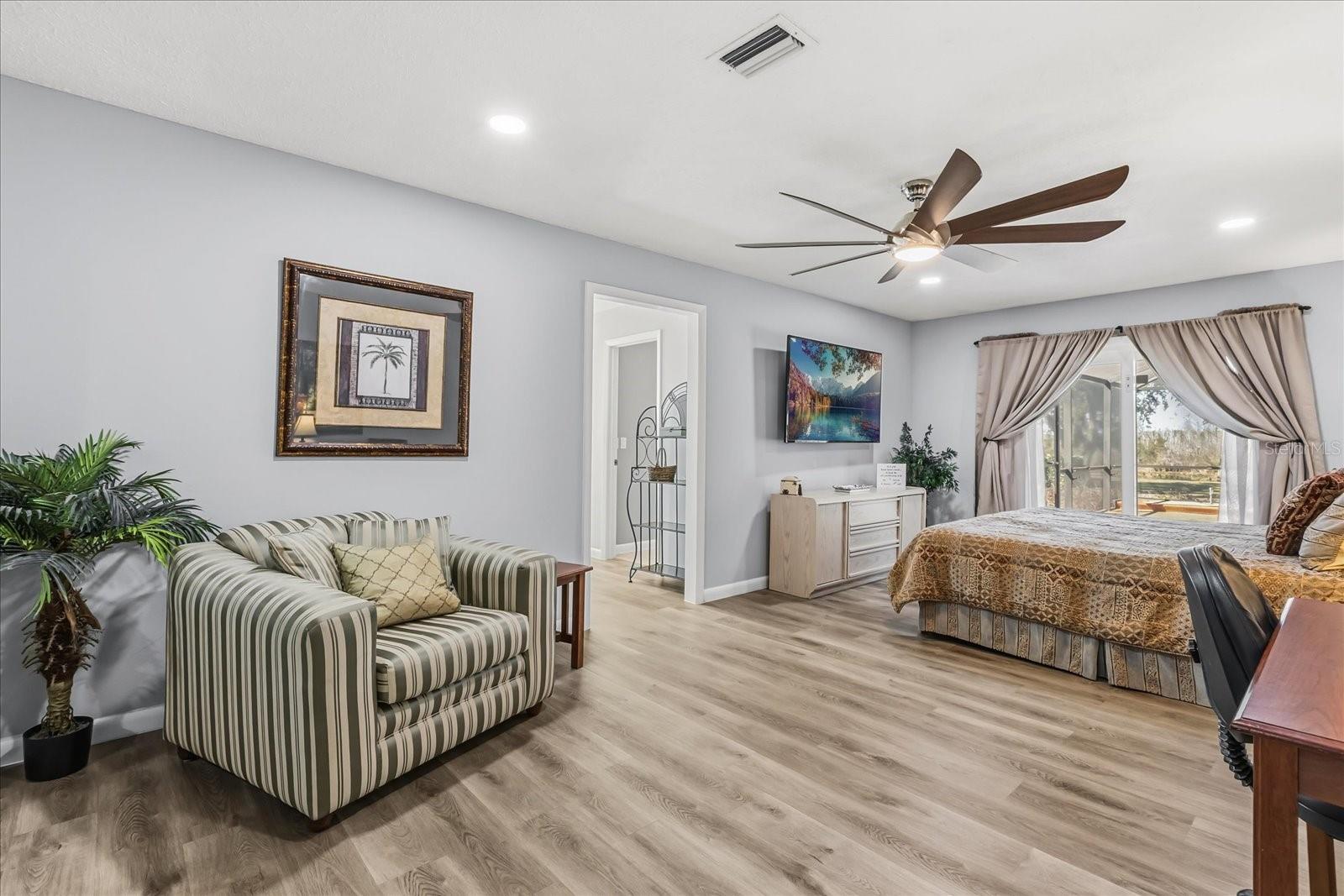 Listing photo id 20 for 1423 Lagoon Point