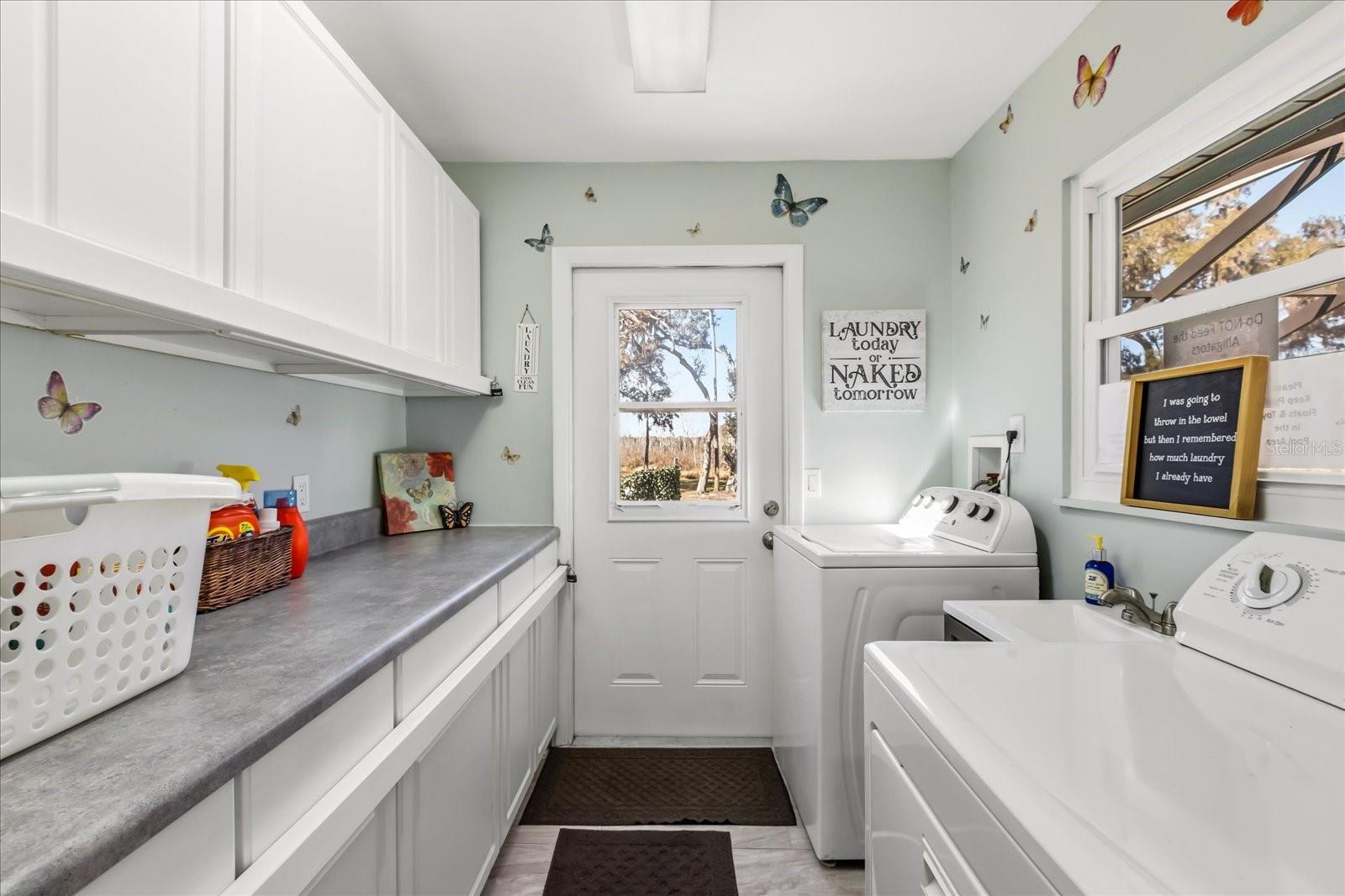 Listing photo id 24 for 1423 Lagoon Point