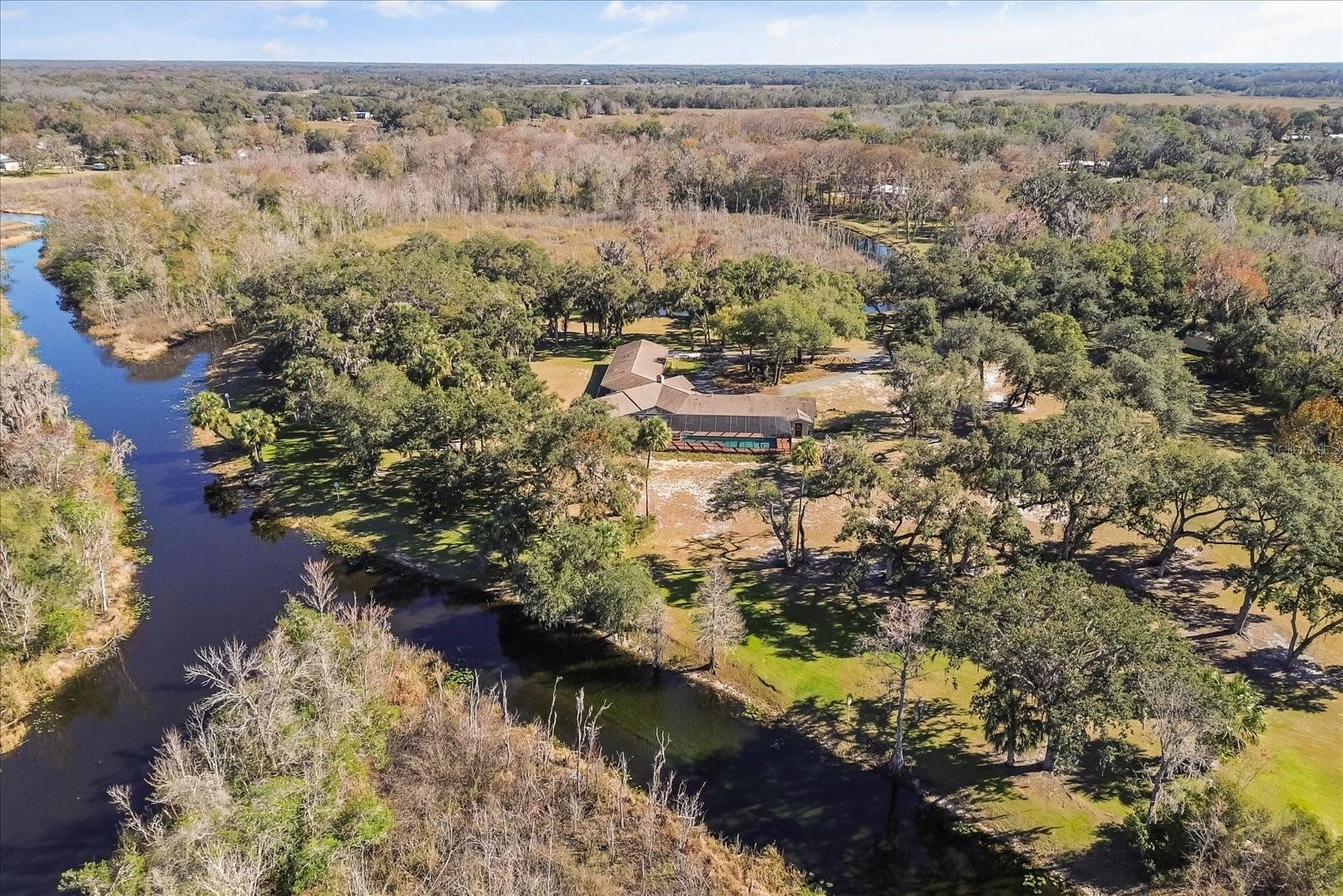 Listing photo id 1 for 1423 Lagoon Point