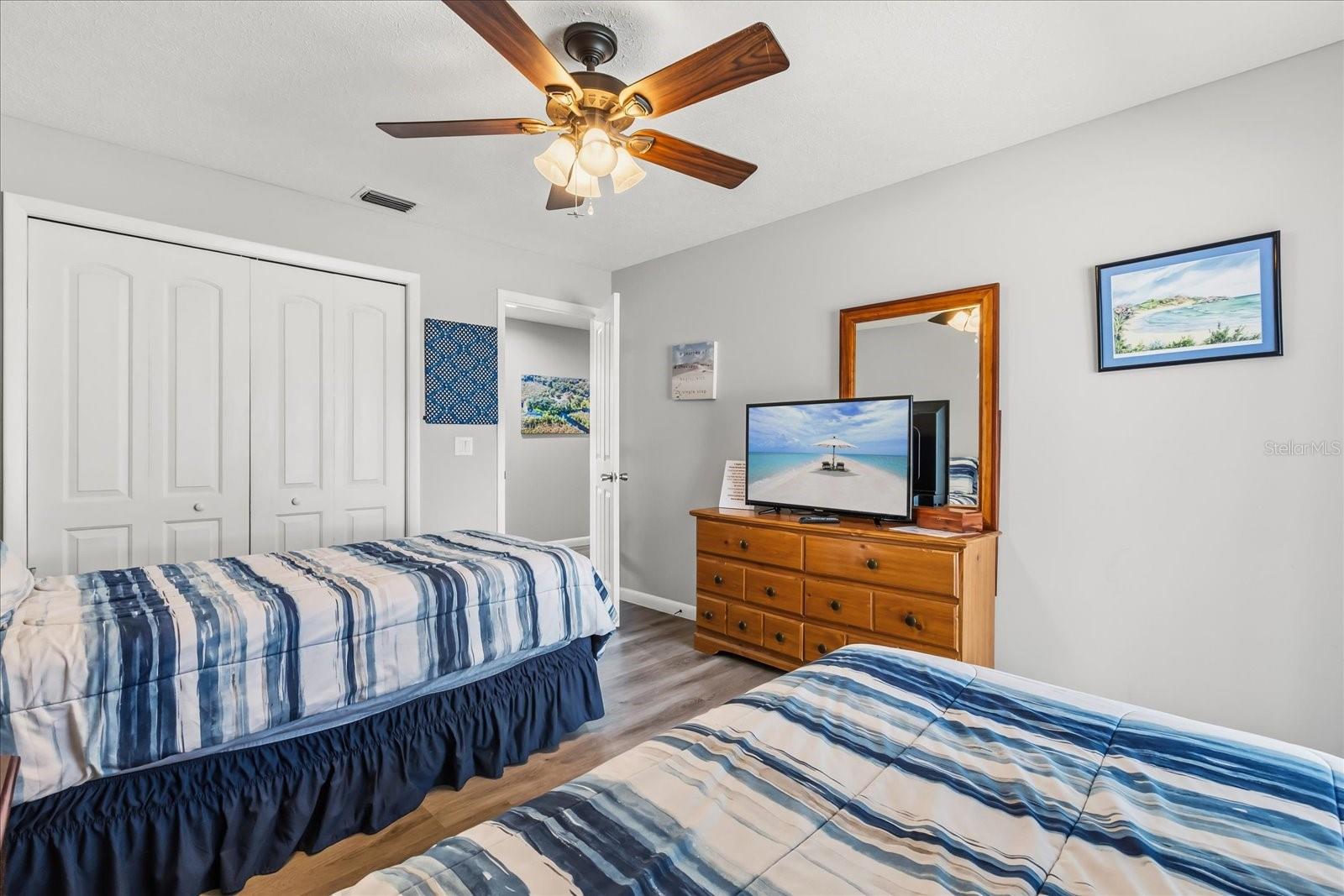 Listing photo id 28 for 1423 Lagoon Point