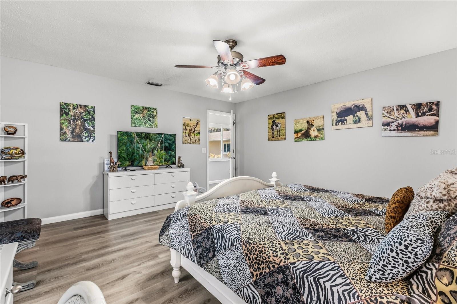 Listing photo id 37 for 1423 Lagoon Point