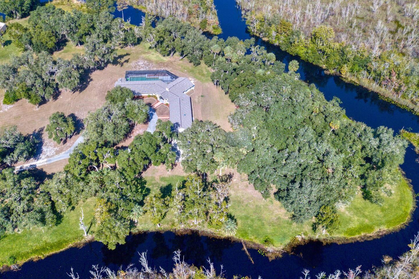 Listing photo id 44 for 1423 Lagoon Point